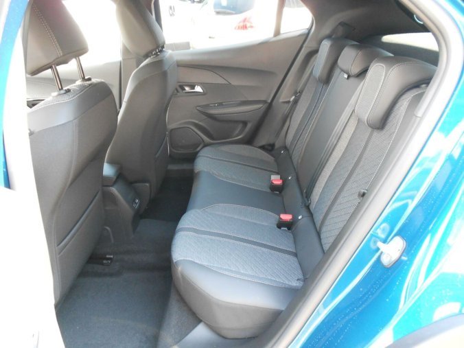 Peugeot 2008, Peugeot 2008 ALLURE PureTech 130 EAT, barva modrá