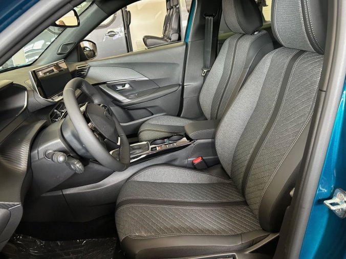 Peugeot 2008, Peugeot 2008 ALLURE PureTech 100 MAN6, barva modrá