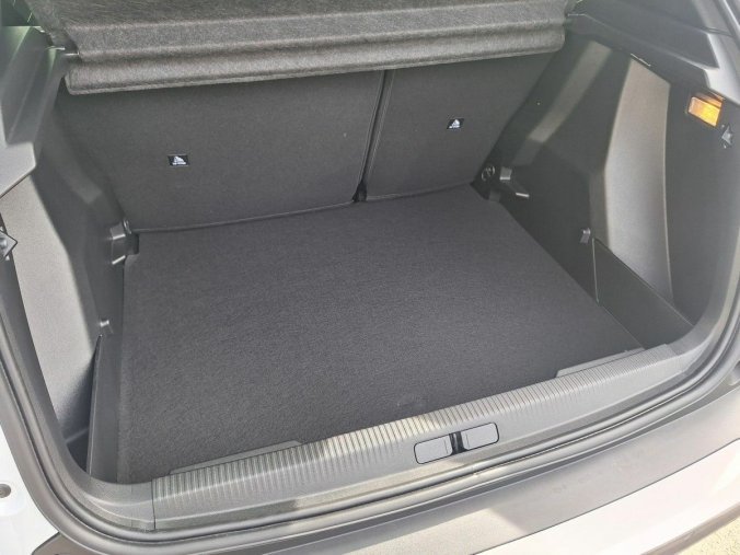 Peugeot 2008, Peugeot 2008 STYLE 1.2 PT 100K MAN6, barva modrá