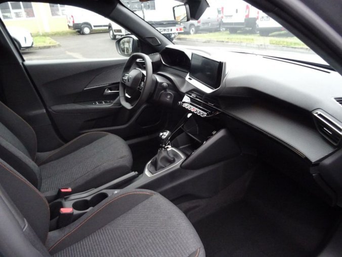 Peugeot 2008, Peugeot 2008 STYLE PureTech 100k MAN6, barva stříbrná