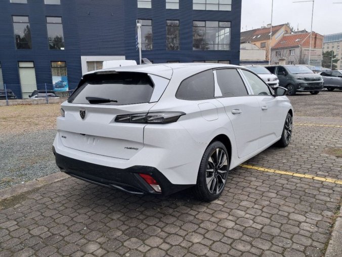 Peugeot 308, Peugeot 308 SW ALLURE Hybrid 145 e-DCS6, barva bílá
