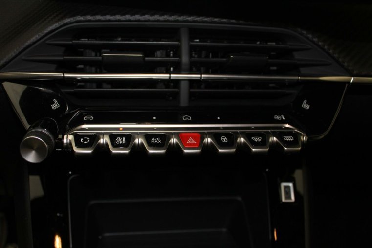 Peugeot 2008, Peugeot 2008 STYLE Hybrid 145 e-DCS6, barva bílá