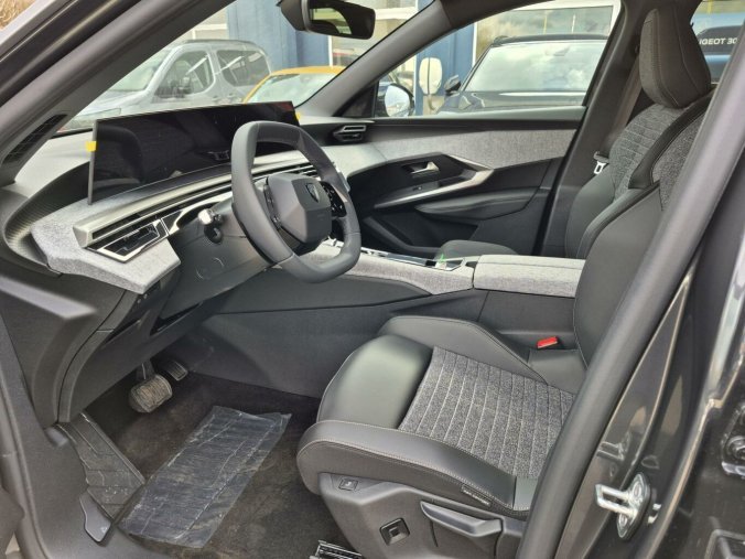Peugeot 5008, Peugeot 5008 ALLURE Hybrid 145 e-DCS6, barva šedá
