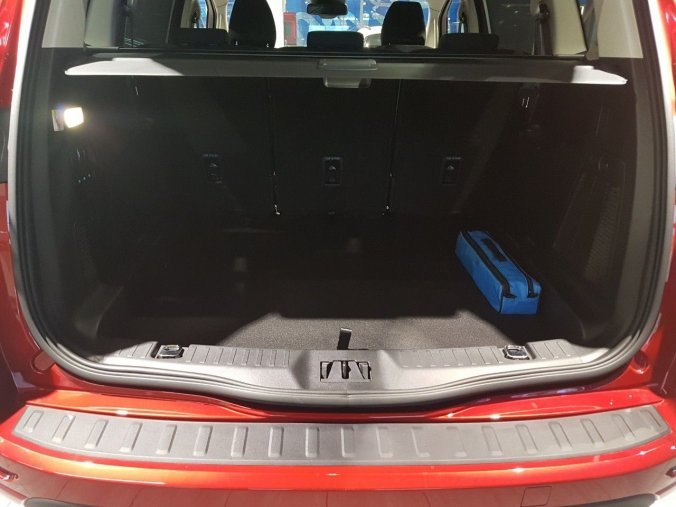 Ford S-MAX, hatchback, TITANIUM 5D 2,0 EcoBlue 140 kW / 190 k 8st. automatická, barva červená