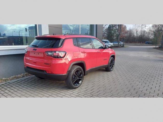 Jeep Compass, 1.3 130 PS NIGHT EAGLE manuál, barva červená