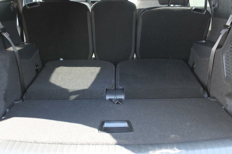 Peugeot 5008, Peugeot 5008 ALLURE Hybrid 145k e-DCS6, barva modrá