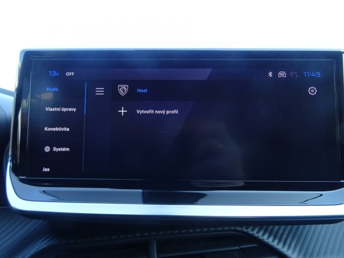 Peugeot 2008, Peugeot 2008 ALLURE Hybrid 145k e-DCS6, barva stříbrná
