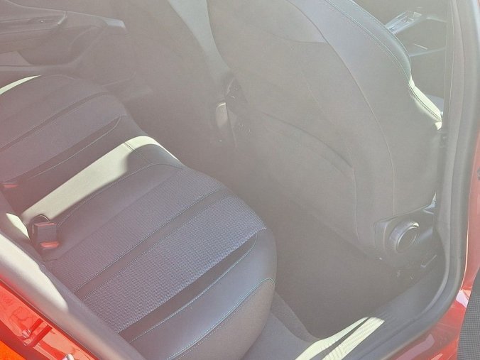 Peugeot 408, Peugeot 408 ALLURE Hybrid 136 e-DCS6, barva červená