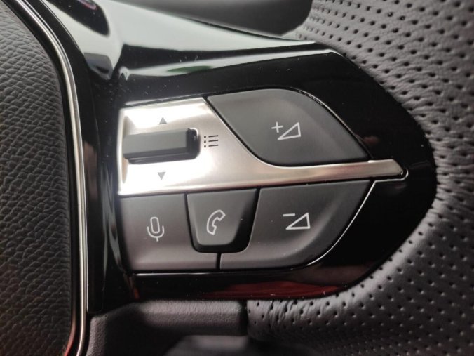 Peugeot Rifter, Peugeot Rifter ELEKTRIC GT 136 rezervace, barva bílá