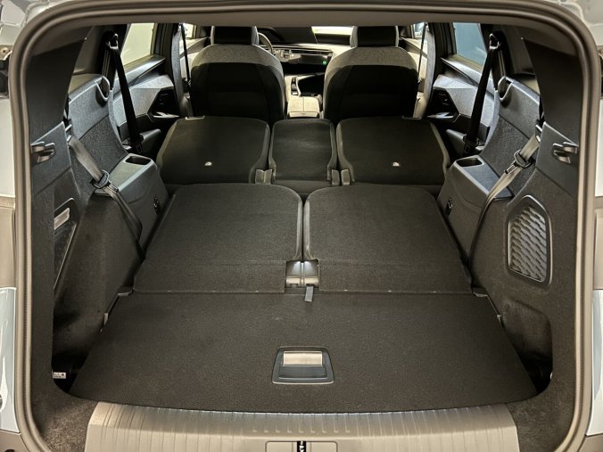 Peugeot 5008, Peugeot 5008 ALLURE Hybrid 145 e-DCS6, barva modrá