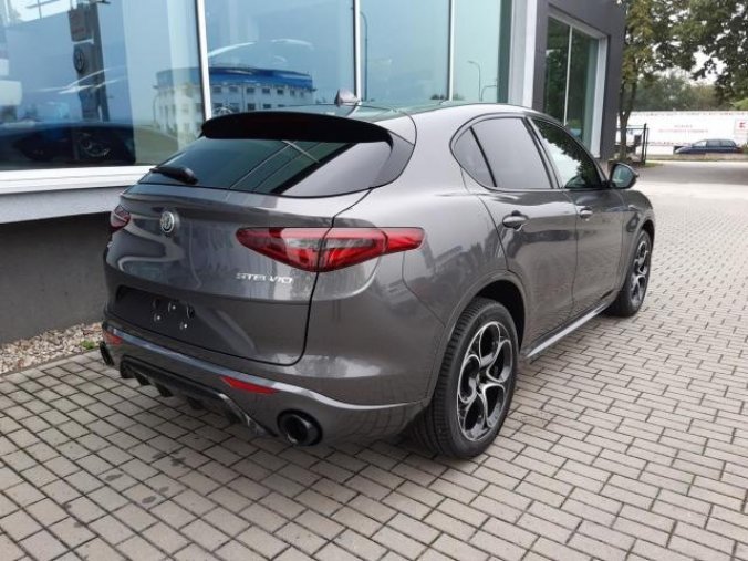 Alfa Romeo Stelvio, Veloce 4x4 2,0 280PS, barva šedá