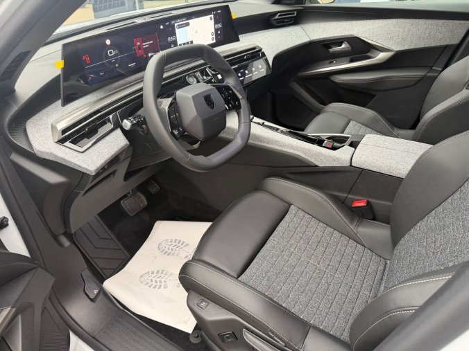 Peugeot 3008, Peugeot 3008 ALLURE Hybrid 145 e-DCS6, barva bílá