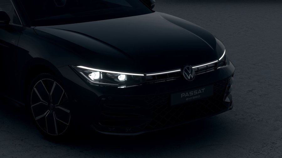 Volkswagen Passat, Passat R-Line People 200 kW eHybrid, barva černá