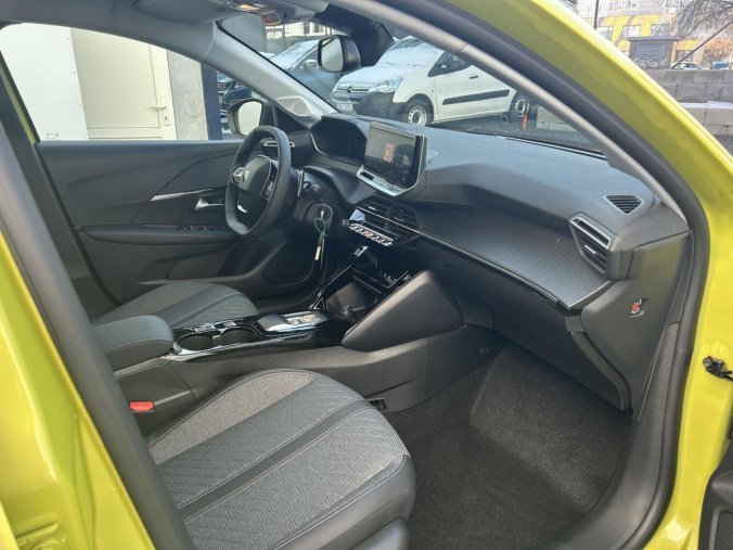 Peugeot 208, Peugeot 208 ALLURE Hybrid 110 e-DCS6, barva zelená