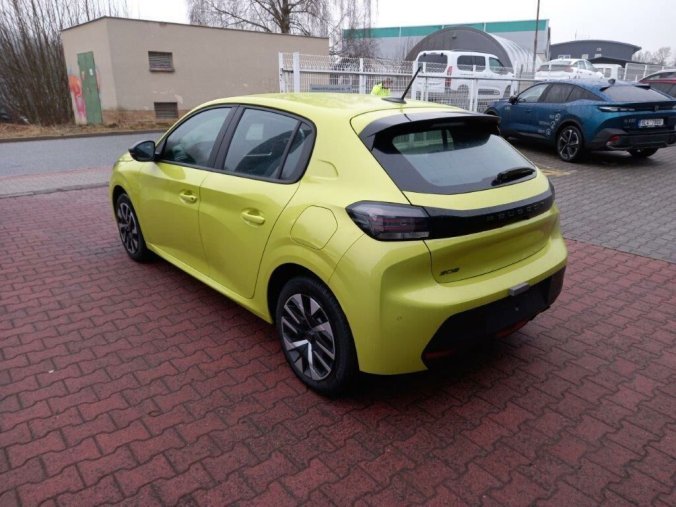 Peugeot 208, Peugeot 208 Style PureTech 1.2 7 let zár., barva zelená