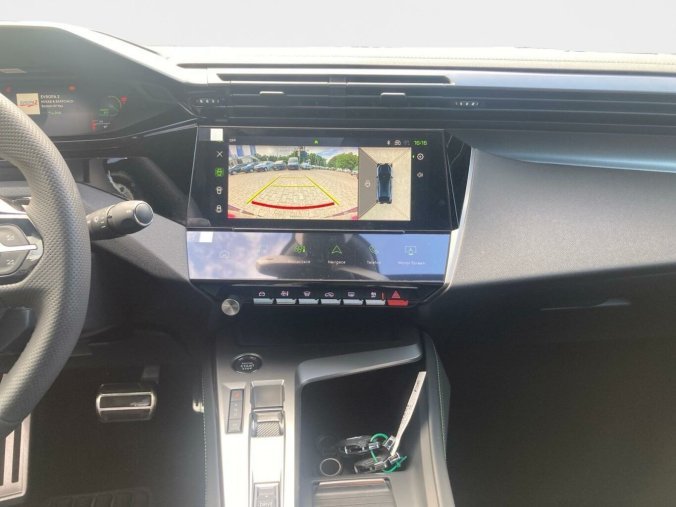 Peugeot 408, Peugeot 408 GT Hybrid 136 e-DCS6, barva červená