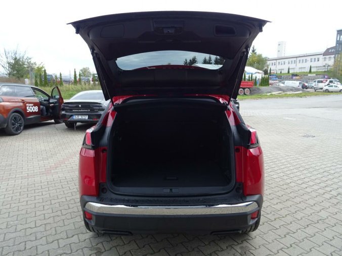 Peugeot 3008, Peugeot 3008 ALLURE PACK 1.2  130k EAT8, barva červená