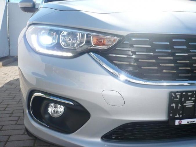 Fiat Tipo, HB 1.4 16v ITALIA Extra, barva stříbrná