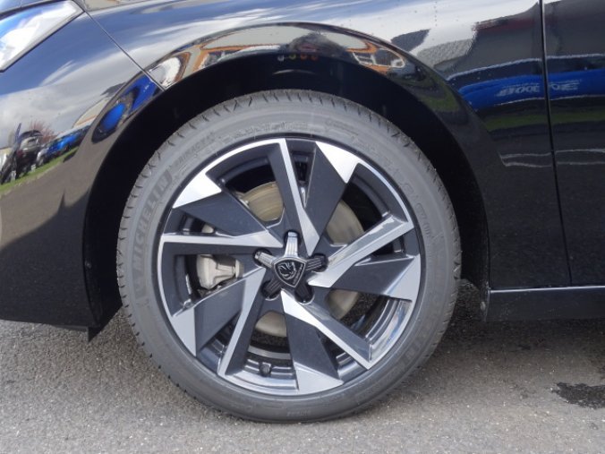 Peugeot 308, ALLURE PACK 1.5 BHDi 130k EAT8, barva černá