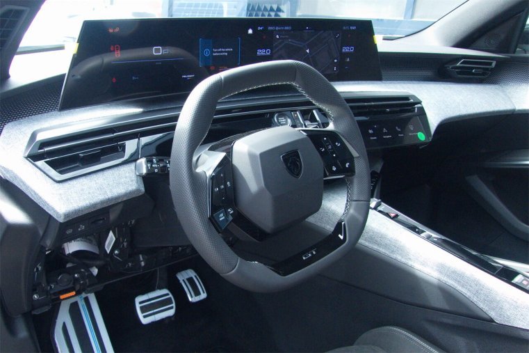 Peugeot 3008, Peugeot 3008 GT Hybrid 145 e-DCS6, barva bílá