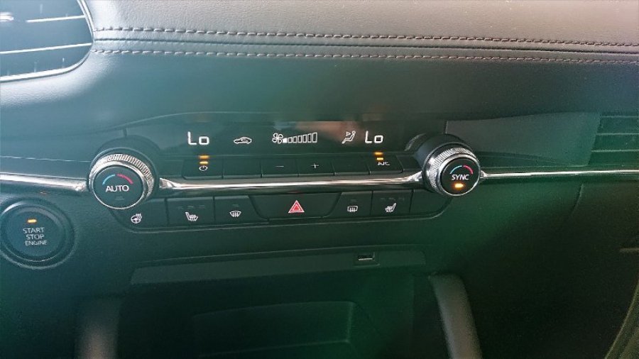 Mazda 3, Skyactiv G122 M/T, barva šedá