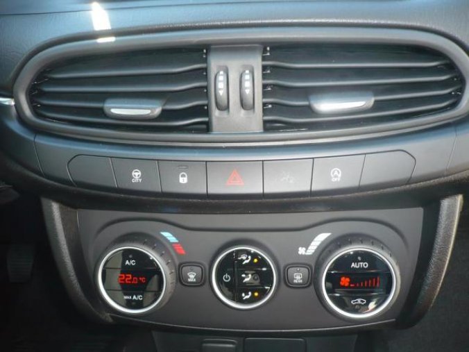 Fiat Tipo, SW 1.4 95k Mirror, barva hnědá