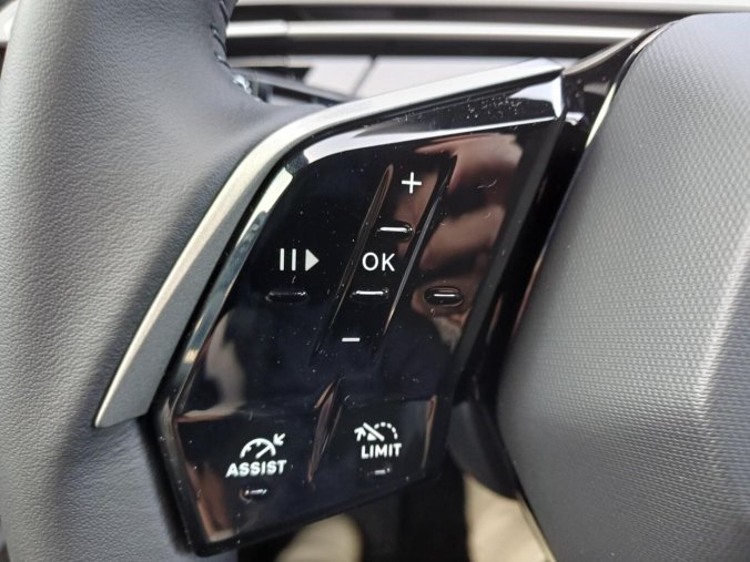 Peugeot 5008, Peugeot 5008 BUSINESS Hybrid 145 e-DCS6, barva modrá