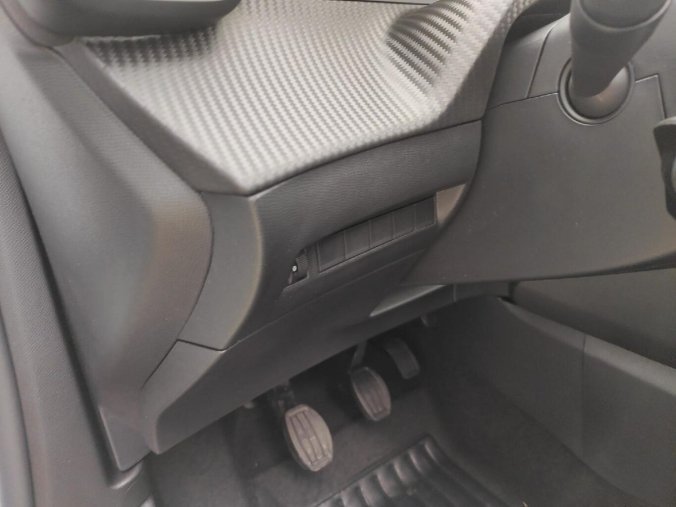 Peugeot 2008, Peugeot 2008 STYLE 1.2 100k MAN6, barva bílá