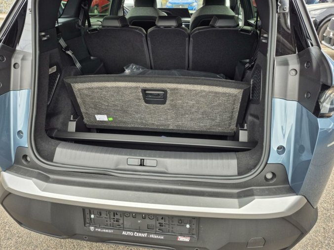 Peugeot 5008, Peugeot 5008 GT Hybrid 136 e-DCS6, barva modrá