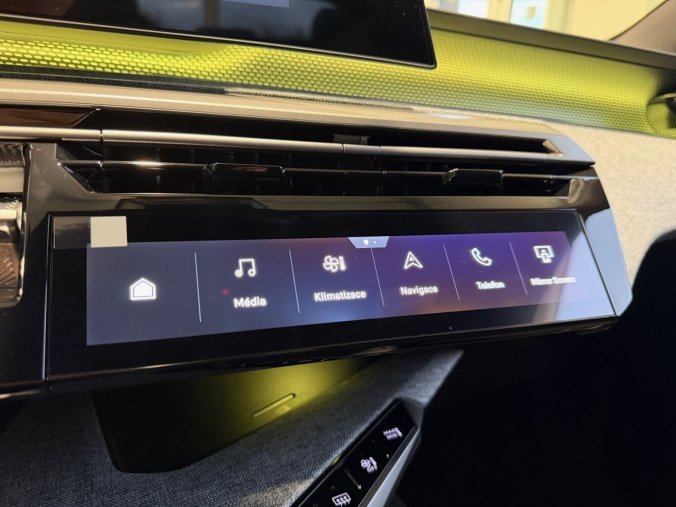 Peugeot 3008, Peugeot 3008 GT Hybrid 145 e-DCS6, barva modrá