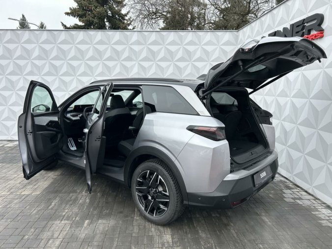 Peugeot 5008, Peugeot 5008 GT Hybrid 145 e-DCS6, barva stříbrná
