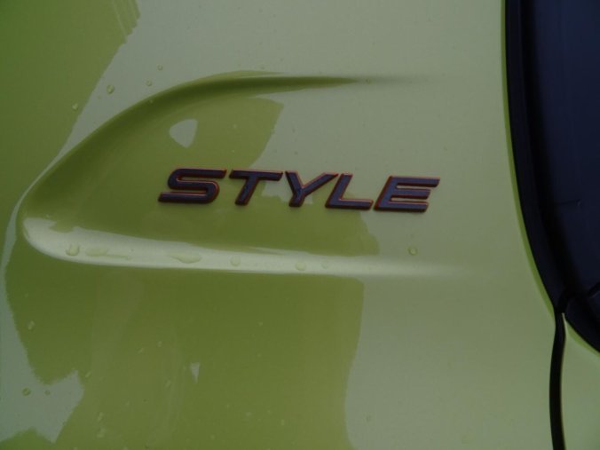 Peugeot 208, Peugeot 208 STYLE PureTech 100k MAN6, barva žlutá