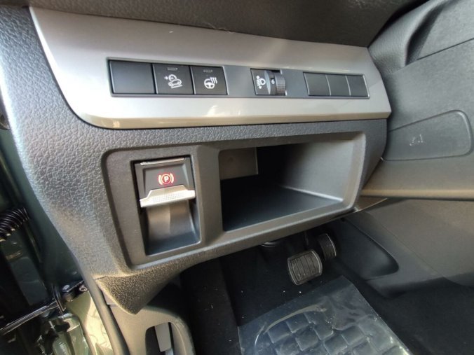 Peugeot Traveller, Peugeot Traveller L2 2.0 HDI AUT8 180k NAV 2+3+3, barva zelená