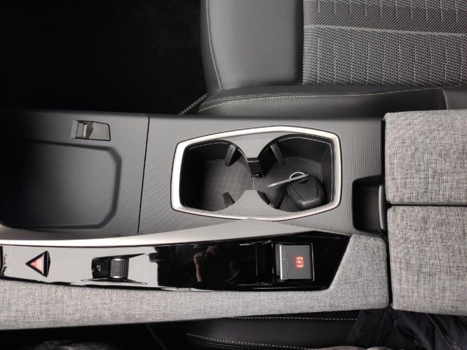 Peugeot 3008, Peugeot 3008 GT 1.2 HY 145k AUT 6, barva modrá