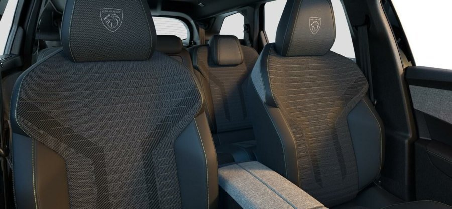 Peugeot 5008, Peugeot 5008 GT Hybrid 136 e-DCS6, barva černá