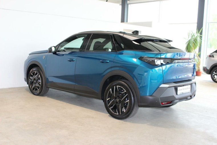 Peugeot 3008, Peugeot 3008 GT Hybrid 136 e-DCS6, barva modrá