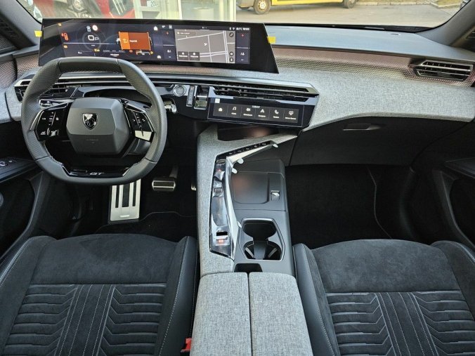 Peugeot 5008, Peugeot 5008 GT Hybrid 136 e-DCS6, barva šedá