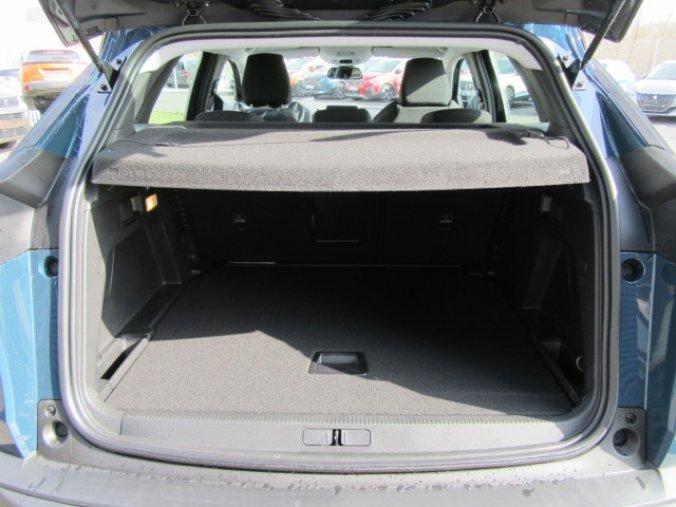 Peugeot 3008, Active Pack 1.2 PureTech 130k, barva modrá