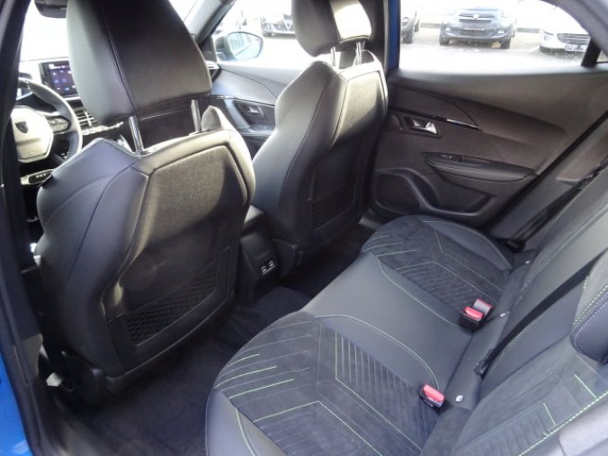 Peugeot 2008, GT 156k bat.54kWh TČ facelift, barva modrá
