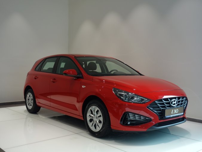 Hyundai i30, 1,5i CVVT 81 kW (95 NAT) 6 st. man, barva červená