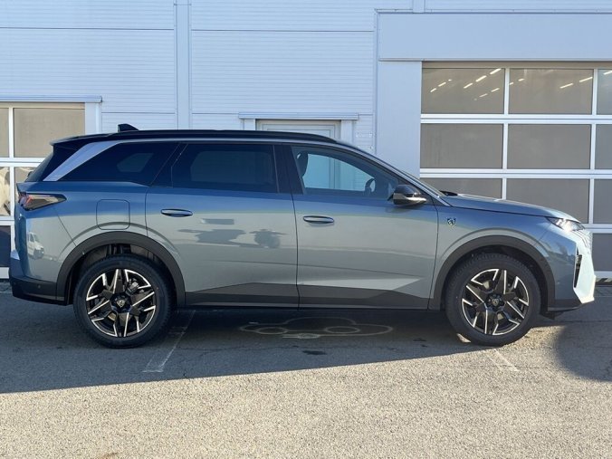 Peugeot 5008, Peugeot 5008 GT Hybrid 145 e-DCS6, barva modrá