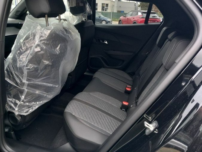 Peugeot 2008, Peugeot 2008 Allure Pack PureTech 130 S&amp, barva černá