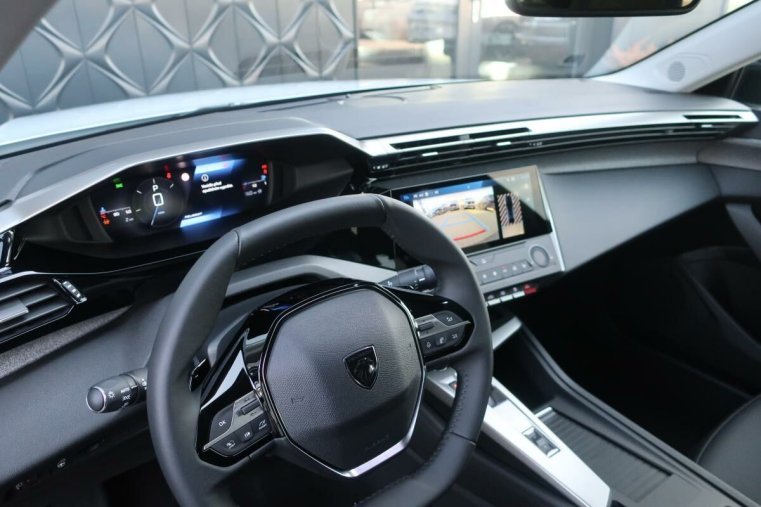 Peugeot 408, Peugeot 408 Allure Hybrid 136e - DCS6, barva bílá