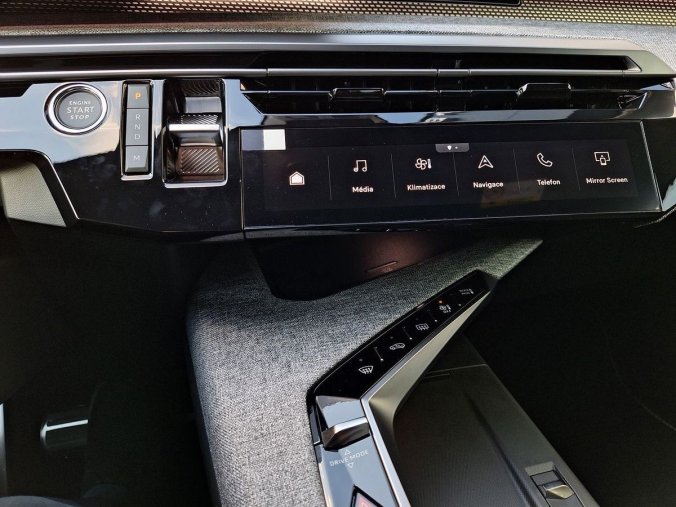 Peugeot 3008, Peugeot 3008 GT Hybrid 145 e-DCS6, barva modrá