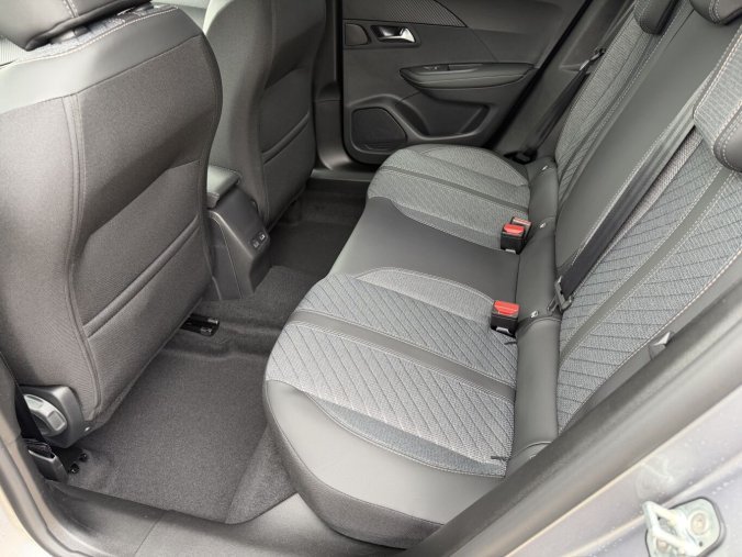 Peugeot 2008, Peugeot 2008 ALLURE Turbo 100 MAN6, barva šedá