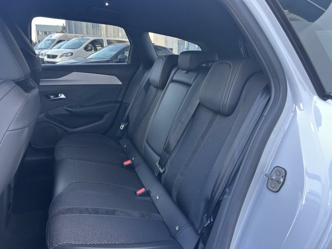 Peugeot 308, Peugeot 308 SW GT Hybrid 145 e-DCS6, barva bílá
