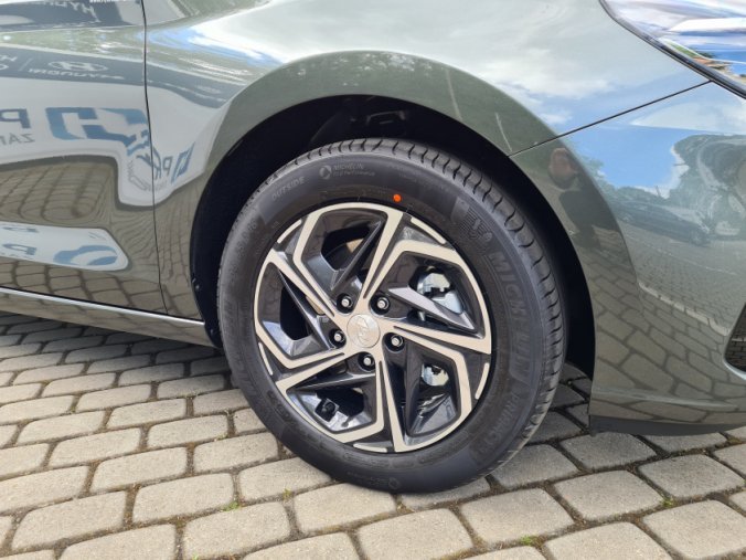 Hyundai i30, 1,5i 81 kW MT, barva šedá