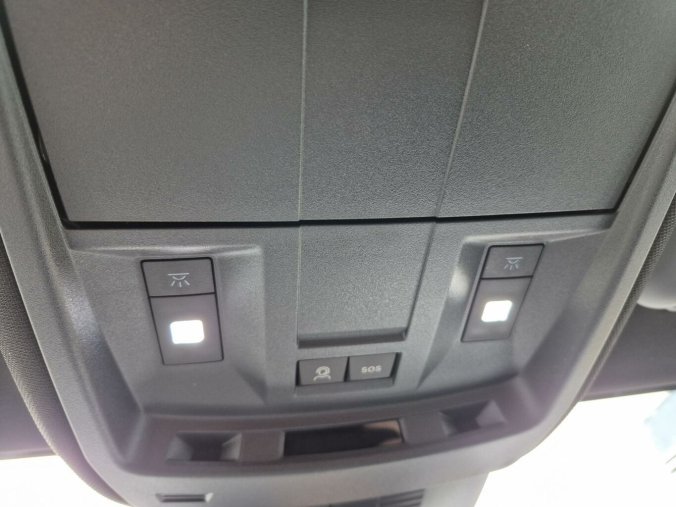 Peugeot 5008, Peugeot 5008 ALLURE Hybrid 145 e-DCS6, barva modrá