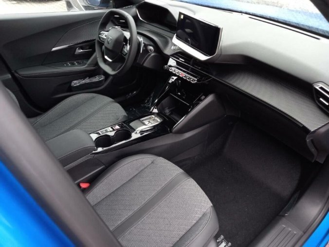 Peugeot 2008, Peugeot 2008 ALLURE 1.2 PureTech 7 let zár., barva modrá