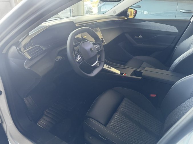 Peugeot 308, Peugeot 308 SW ALLURE Hybrid 145 e-DCS6, barva bílá